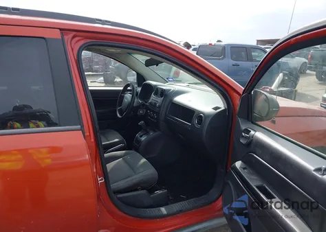 2010 Jeep Compass Sport z USA, uszkodzony, nr VIN 1J4NT4FB5AD578998